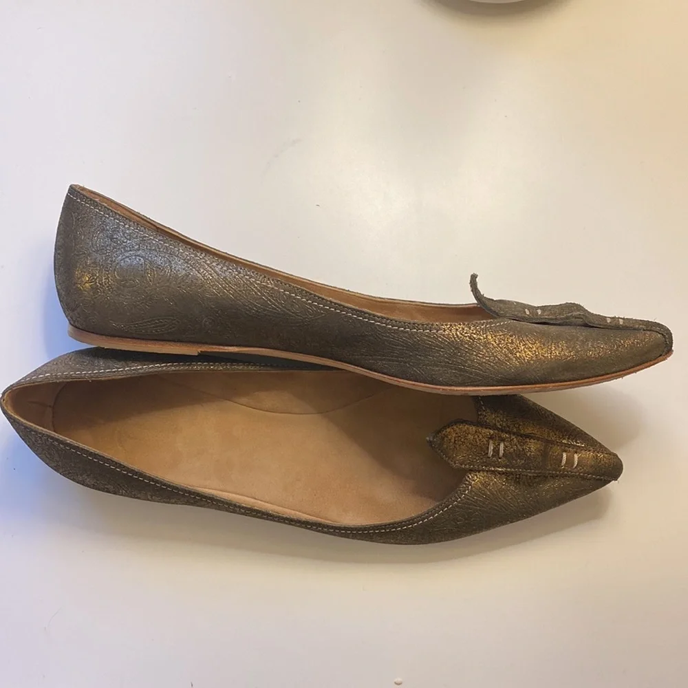 Tomas Maier sleek pointed